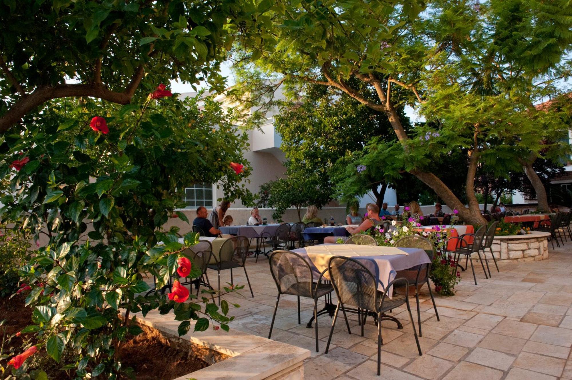 Marie Hotel Acharavi  Exterior photo