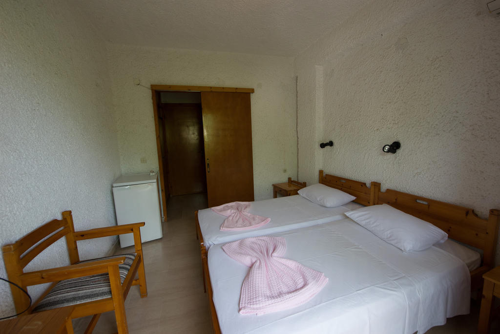 Marie Hotel Acharavi  Room photo