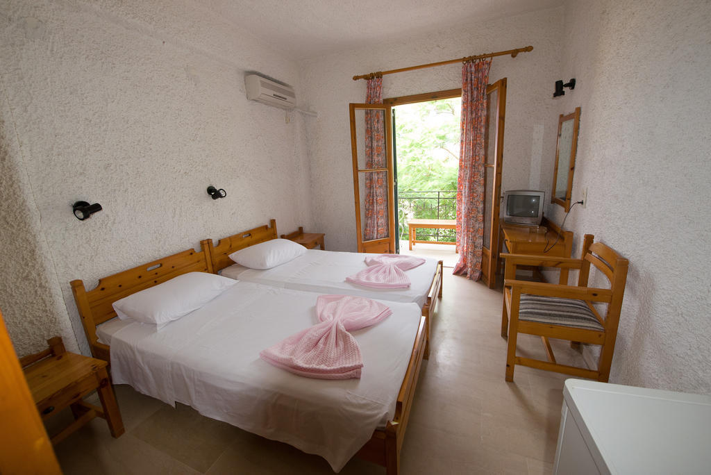 Marie Hotel Acharavi  Room photo